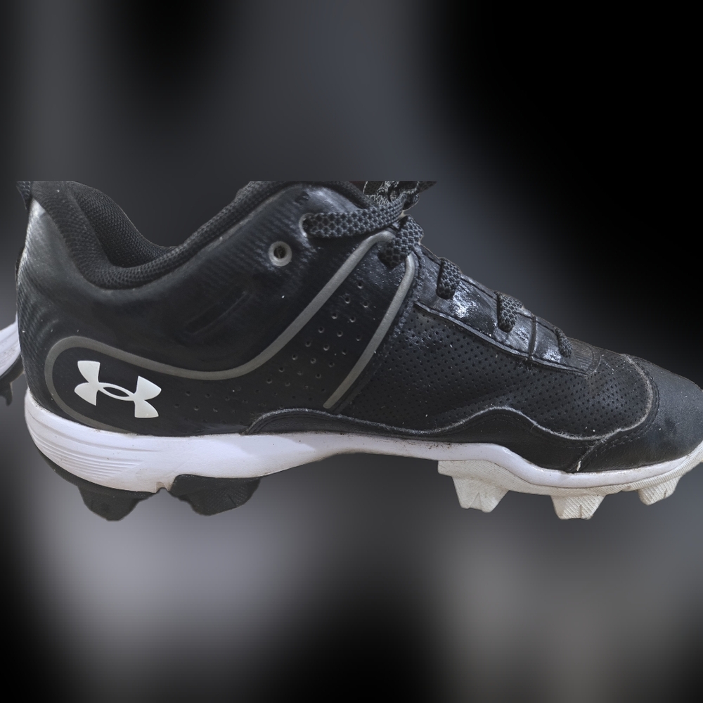 Cleats - Picture 4 of 5